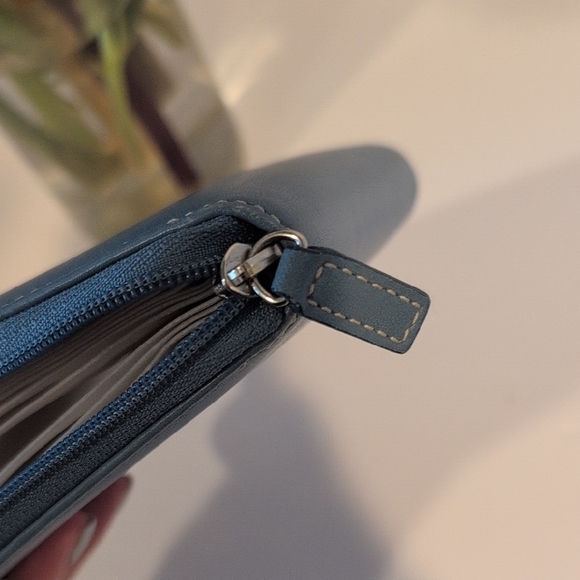 Super Soft Vintage Coach Accessory Light Blue Leather CD Case - Picture 7 of 8